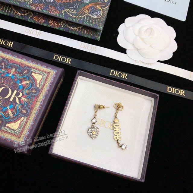 Dior飾品 迪奧經典熱銷款字母愛心長短耳環  zgd1481